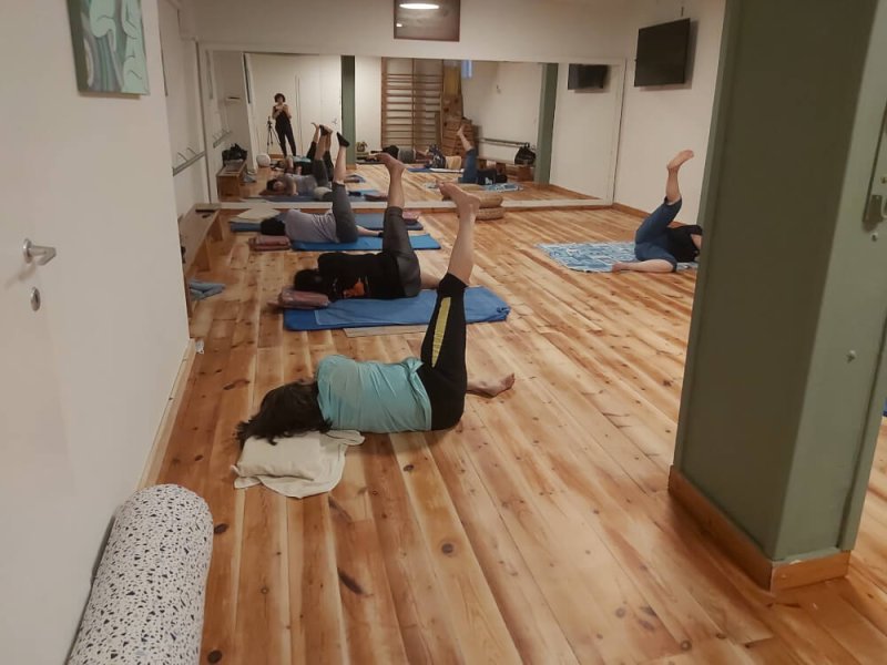 התעמלות קבוצתית בסטודיו 8